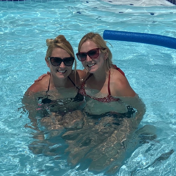 Meet your Posher, Ashley and Alicia - Picture 2 of 5